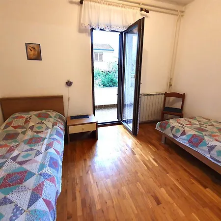 Teresa, 350 M From The Beach Apartment Novigrad (Istria)